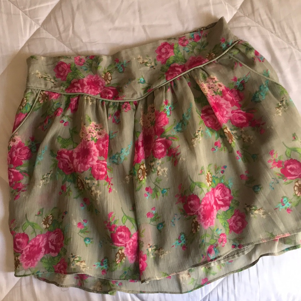Pretty floral skirt. Pink/gray/green/blue/brown.